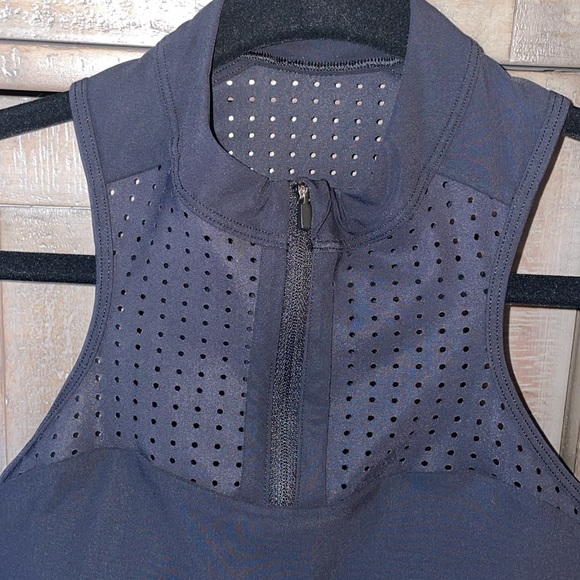 Lululemon unleash strength bra, size 4 - Picture 10 of 11